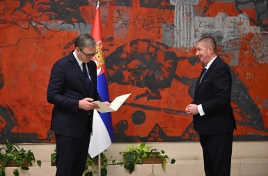 Predsjednik Vučić poželio dobrodošlicu i uspješan mandat novoimenovanom ambasadoru Crne Gore u Srbiji