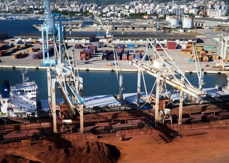 SPO ZAPLIJENIO DOKUMENTACIJU LUKE BAR Uprava carina odgovorila direktorici NVO MANS