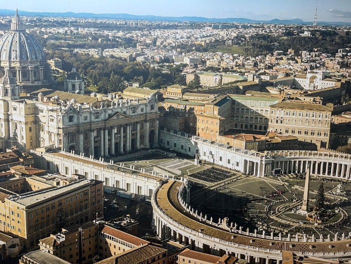 PAPSKA KLUPA Ko bi mogao biti sledeći pontifik u Vatikanu?