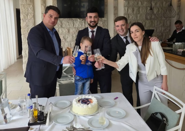 NIJE BILA SVADBENA IAKO SU U POLITIČKOM BRAKU Predsjednici budvanske opštine i skupštine zajedno sjekli tortu