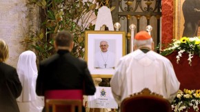 Tramp bez počasnog mjesta na papinoj sahrani