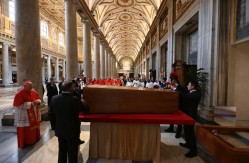 Sahranjen papa Franja, ispraćaju prisustvovali svjetski zvaničnici i oko 400.000 vjernika