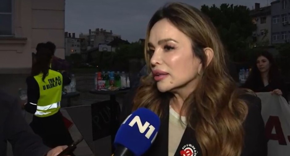 UMALO SE UPIŠKILA OD SREĆE Severina dočekala blokadere trkače u Virovitici i "zalegla" za pohapšene teroriste u Srbiji