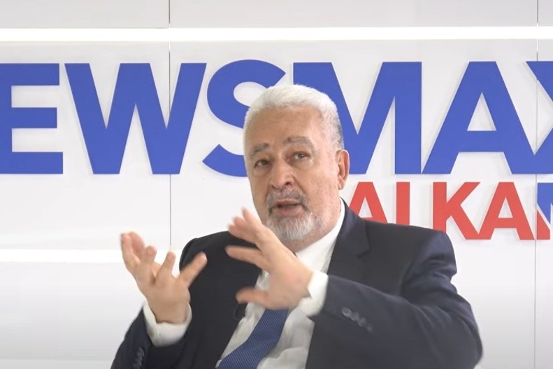 Prvosastrugani podlac kmeči jer mu je "Newsmax Balkan" isjekao dio iz emisije gdje napada Patrijarha