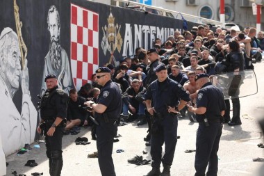 Opšta makljaža u Splitu između navijača Hajduka i Dinama (video)