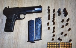 Podgoričanka napala bivšeg muža pa lišena slobode zbog "tetejca" u ilegalnom posjedu