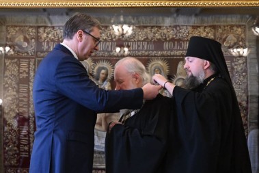 Predsjednik Vučić uručio patrijarhu moskovskom i sve Rusije Kirilu Orden Republike Srbije