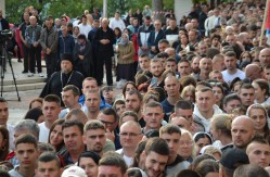 Hiljade vjernika u Ostrogu proslavlja Svetog Vasilija