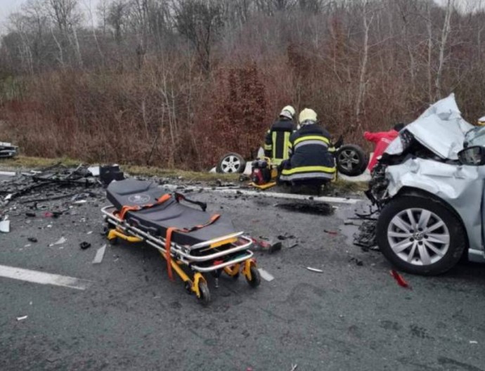 SAOBRAĆAJNA NESREĆA Tri osobe poginule na licu mjesta, jedna teško povrijeđena