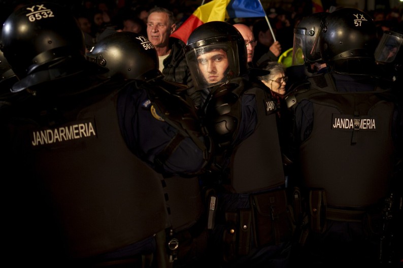 ZAVJERA SA NAORUŽANIM PLAĆENICIMA Otkriven pokušaj puča u Rumuniji