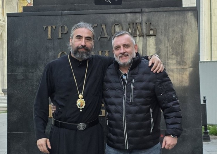 Molitveno Te pratim, s ponosom Te gledam i bratoljubivo Ti kličem — AKSIOS! DOSTOJAN!