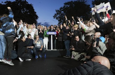 MATEMATIČAR SA SORBONE Gradonačelnik Bukurešta pobijedio na predsjedničkim izborima u Rumuniji