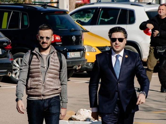 Zapaljeno vozilo Abazovićevom advokatu u sporovima sa mafijom