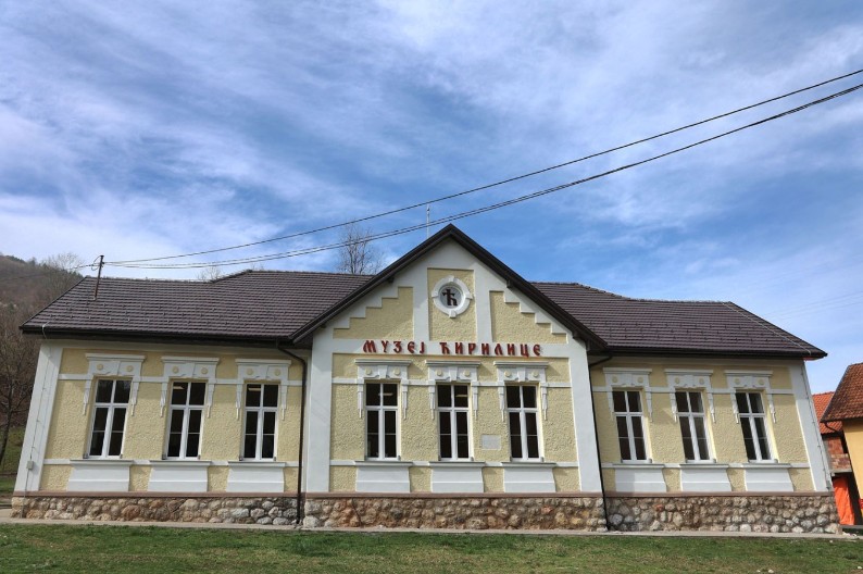 Vlada Srbije usvojila Odluku o osnivanju Muzeja ćirilice u Rači kod Bajine Bašte