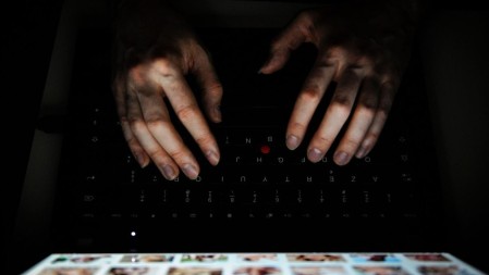 I SVEŠTENICI POHAPŠENI U Francuskoj razbijena pedofilska mreža