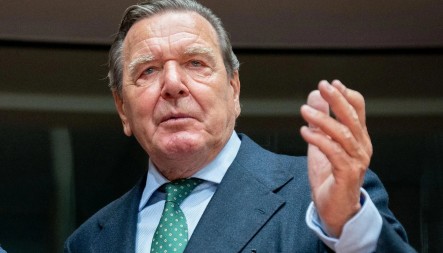 Bankovni račun Gerharda Šredera blokiran skoro godinu dana