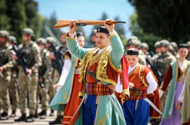 ULAZI LI CRNA GORA AKTIVNO U RAT PROTIV RUSIJE?