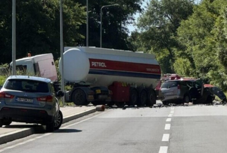 TRAGEDIJA U SUTORINI Poginuo vozač iz Herceg Novog, dijete izvučeno iz smrskanog automobila