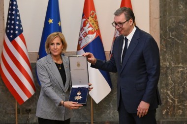 ZA NAROČITE ZASLUGE Predsjednik Srbije uručio Orden američkoj kongresmenki