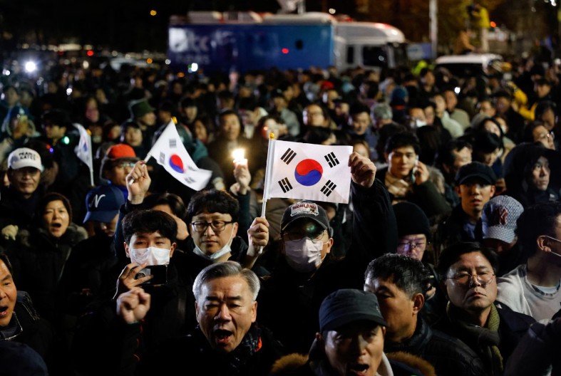 PREDSJEDNIKA SE ODRIČU I NJEGOVI Propao pokušaj državnog udara u Južnoj Koreji