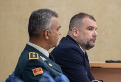 Kada NATO zove Krapović i Lazarević spremno marširaju, svađaju se samo oko reda u koloni