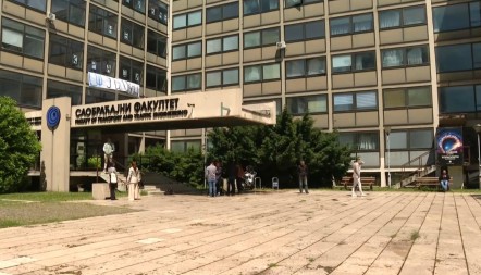 UNIVERZITET U BEOGRADU U DUBOKOM RASKOLU Rektor bez autoriteta, studenti poručuju – izdani smo!