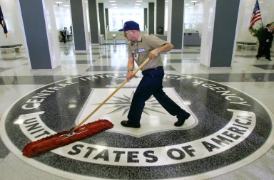 Dok CIA kuburi sa nedovoljno doušnika, u Crnoj Gori sami sebe špijaju