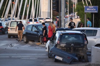 Tri osobe povrijeđene u udesu u centru Podgorice