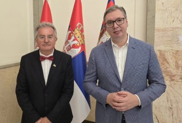 Predsjednik Vučić sa ambasadorom Rodićem o novim inicijativama u regionalnoj politici