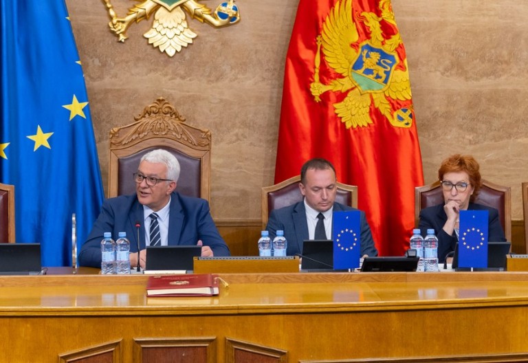 DPS NASRĆE NA INSTITUCIJE KOJE NE KONTROLIŠE Meta im Mandić jer ne mogu da prihvate da je Srbin na čelu Skupštine