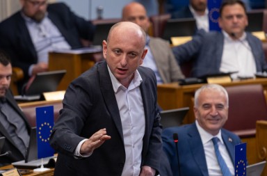 KNEŽEVIĆ ŽESTOKO U PARLAMENTU Đukanovićeva država nastala na krvi i ubistvima političkih protivnika