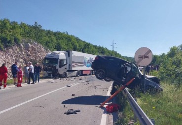 TEŠKA SAOBRAĆAJKA Jedna osoba poginula, saobraćaj nekoliko sati bio u prekidu