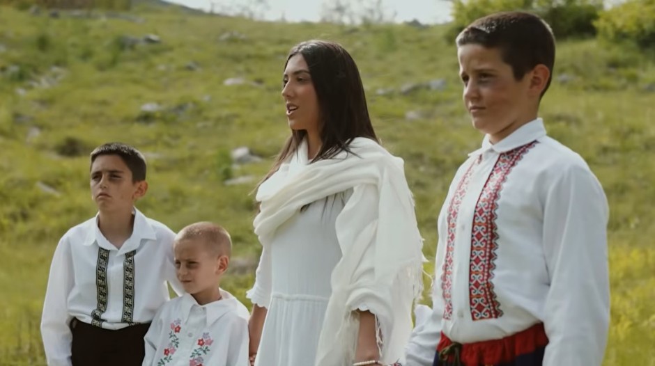 Etno izvođač Maša Vojvodić pjesmom ovjekovječila stradanje srpskog naroda u Pivi (video)