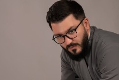 PATETIKA BEZ DARA Pjesnički promašaj Ivana Crnogorčevića u službi lične promocije