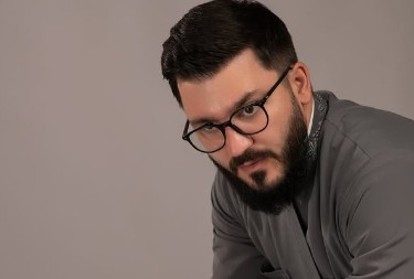PATETIKA BEZ DARA Pjesnički promašaj Ivana Crnogorčevića u službi lične promocije