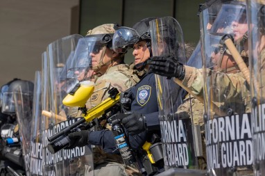 LOS ANĐELES POD POLICIJSKIM ČASOM Vojska na ulicama, država na ivici konflikta