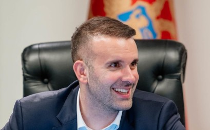 PREMIJER MILOJKO Ne primam savjete od popova, Crna Gora se našla u čudu od Joanikija i Metodija