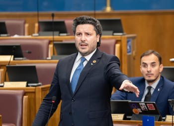 Abazović pozvao vlast da zajedno sa GP URA ne dozvoli tajkunizaciju Crne Gore