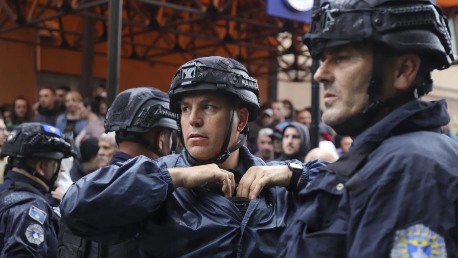 Priština privela trojicu srpskih policajaca i penzionisanog pripadnika MUP-a