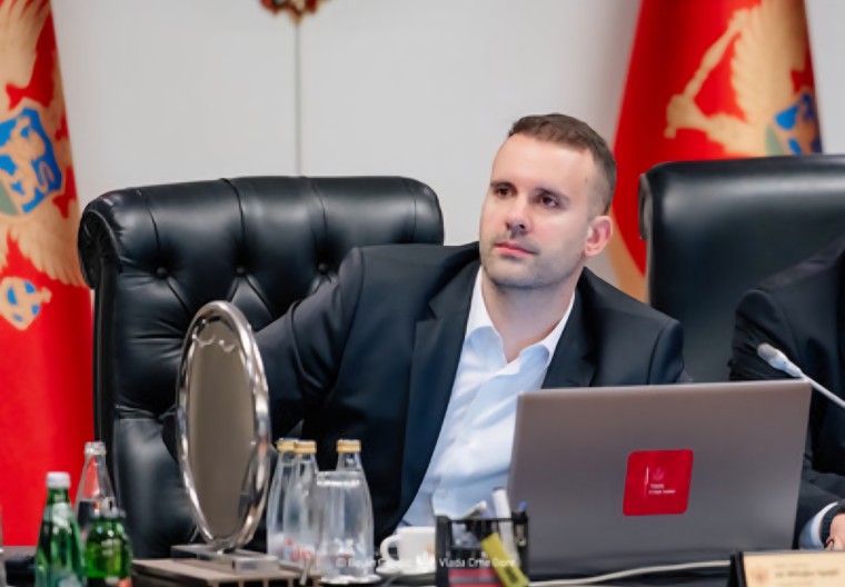 GRAÐANI OPOREZOVANI Spajićev milionski šut u privatnu kasu Dragana Bokana