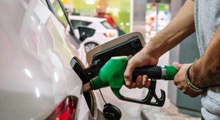 Od ponoći nove cijene goriva – poskupljenje od jedan do dva centa