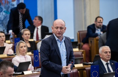 KNEŽEVIĆ Ako tužioci ne saslušaju Veljovića i druge, postaju saučesnici