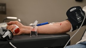 KRVNA SLIKA IDEOLOGIJE Australija prva u svijetu ukida zabrane za gej donore krvi i plazme