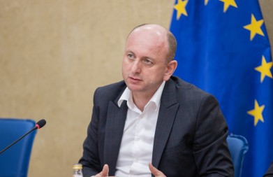 KNEŽEVIĆ Pravosudne institucije bježe od saslušanja Mila Đukanovića kao mokra mačka od trafostanice