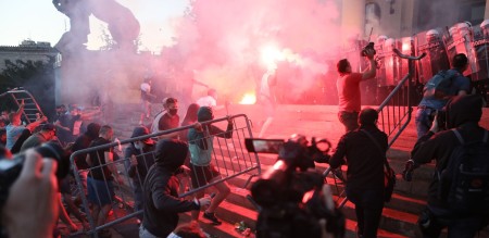 UDAR NA SRBIJU ZAKAZAN NA VIDOVDAN Sabotaže, nasilje i simboličko skrnavljenje u režiji blokadera