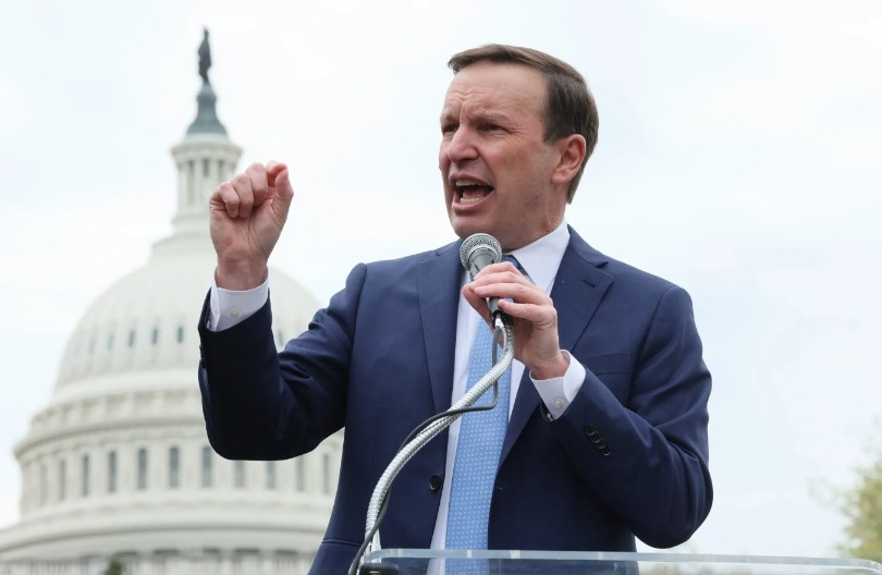 SENATOR MERFI Tramp krši Ustav, odmah izglasati zakon i ukinuti mu ovlašćenja