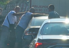 SPRIJEČEN PLAN NASILNE PROMJENE VLASTI U SRBIJI Uhapšene tri osobe, zaplijenjeno vatreno oružje