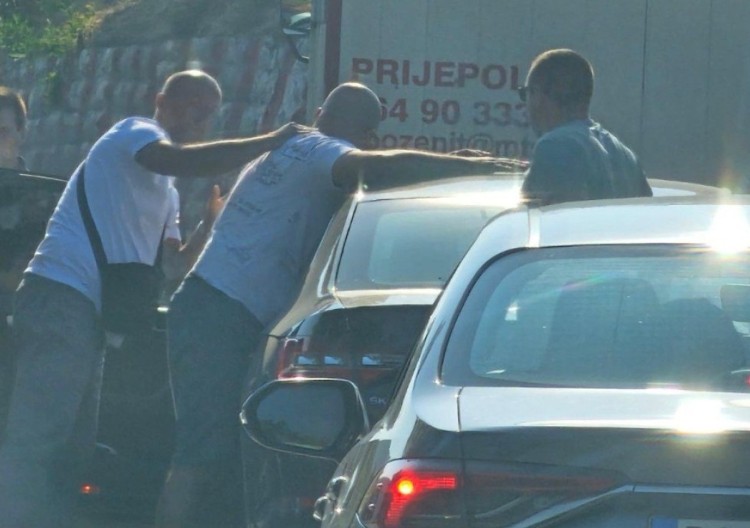 SPRIJEČEN PLAN NASILNE PROMJENE VLASTI U SRBIJI Uhapšene tri osobe, zaplijenjeno vatreno oružje