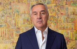 POKUŠAJ REHABILITACIJE PROŠLOSTI Milo Đukanović samohvalu stavio u funkciju zaborava