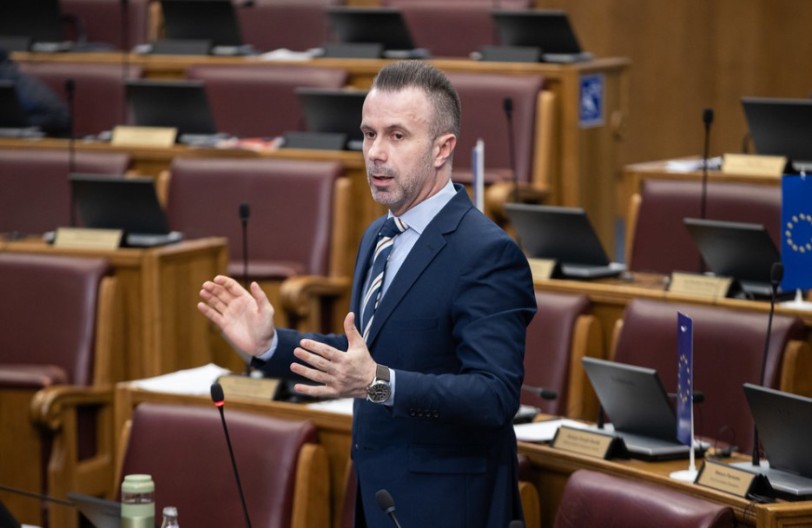 MREŽA PLAĆENIČKIH MEDIJA Panika među novinarskim poslušnicima bivšeg režima i kriminalnih klanova